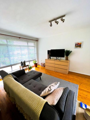 Entire 4 bedroom home in Parramatta Sydney pet friendly huge outside area close to commbank stadium and Rosehill Racetrack with sauna